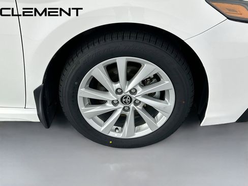 Used 2023 Toyota Camry SE FWD image 36