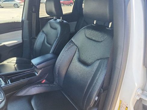 Used 2025 Jeep Compass Limited AWD/4WD image 29