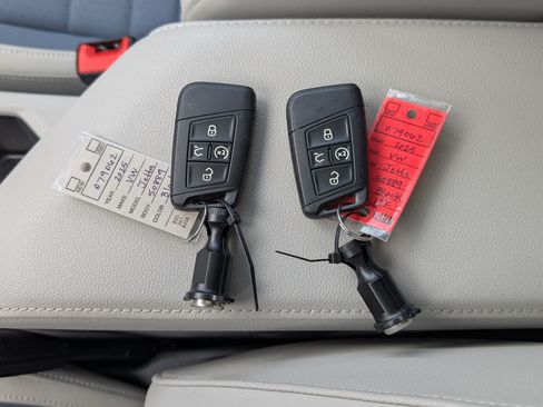 Used 2025 Volkswagen Jetta SE w/ Sunroof Package FWD image 35