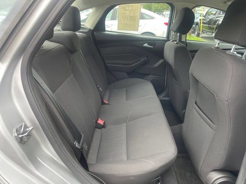 Used 2016 Ford Focus SE w/ SE Power Seat Package FWD image 23