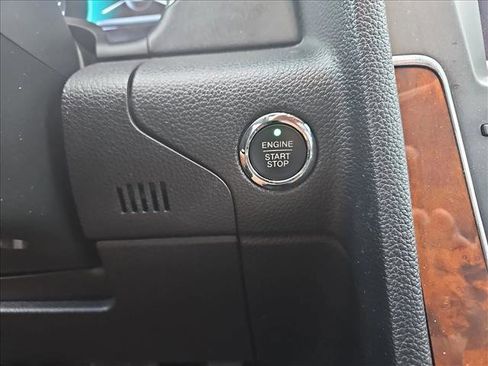 Used 2015 Lincoln Navigator 2WD image 23