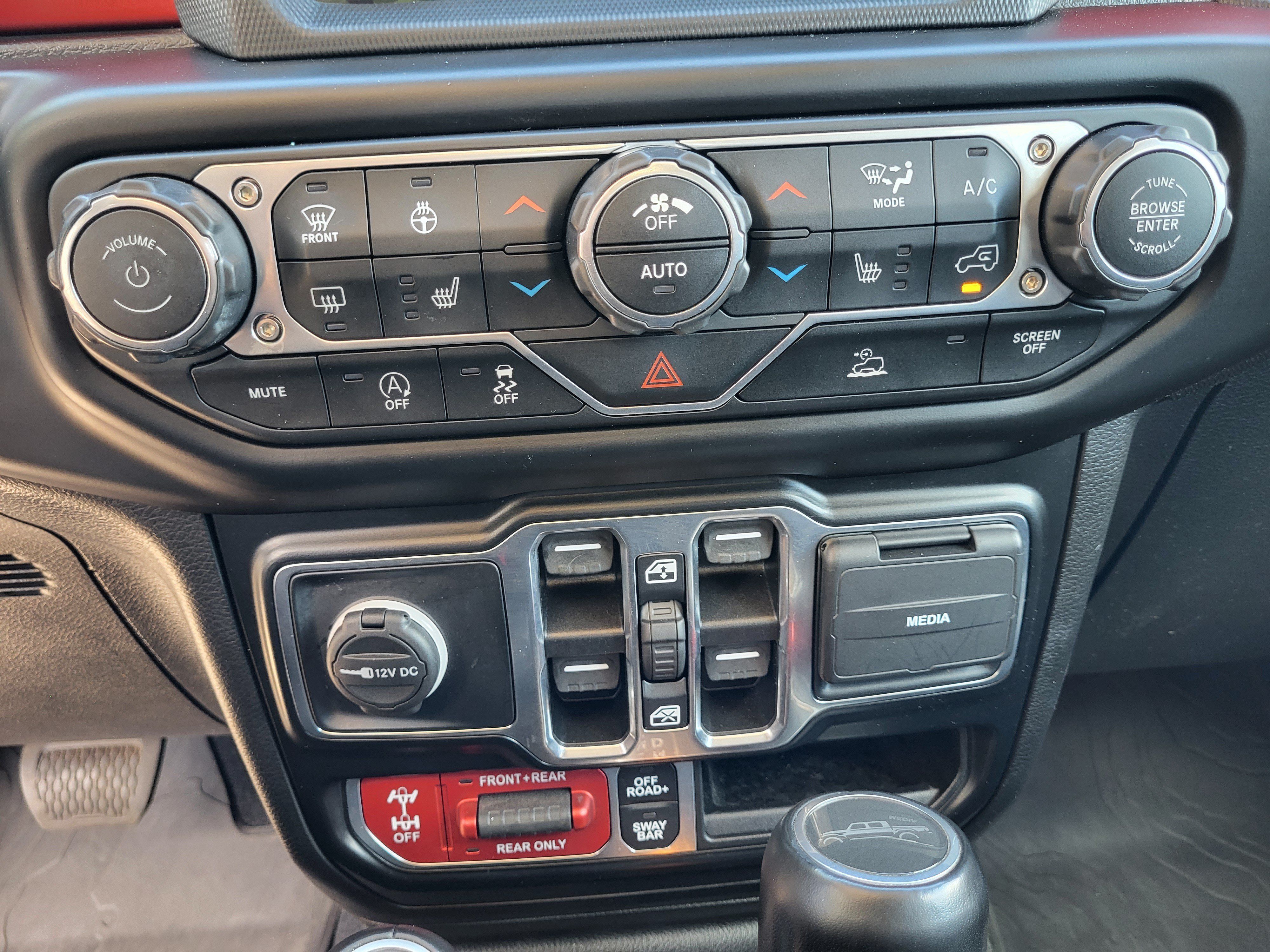 Used 2022 Jeep Gladiator Rubicon w/ Cold Weather Group AWD/4WD image 18