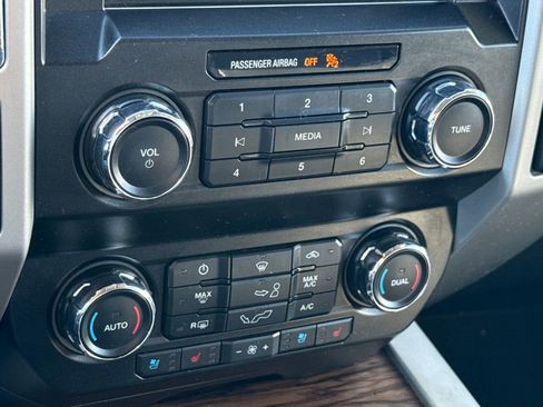 Used 2019 Ford F150 Lariat image 22