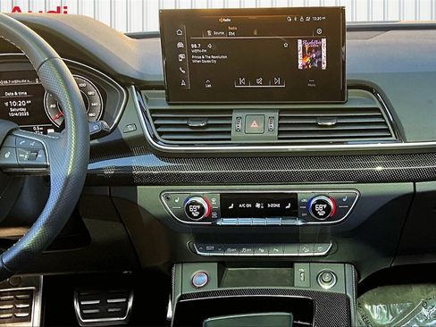 Used 2024 Audi SQ5 Prestige image 9