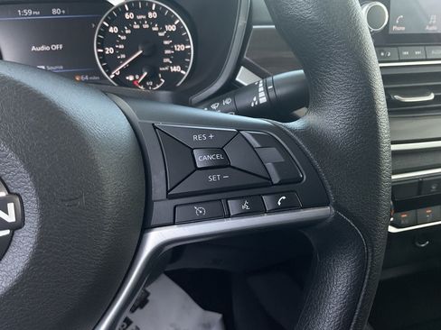Used 2025 Nissan Altima 2.5 SV FWD image 30