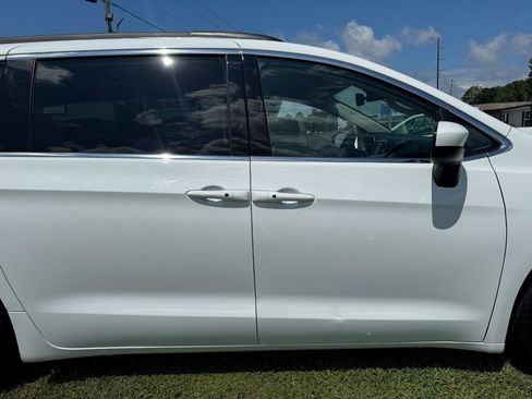 Used 2021 Chrysler Voyager Lxi FWD image 8