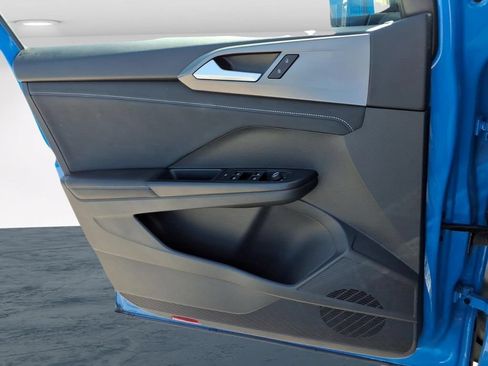 Used 2025 Volkswagen Taos SE AWD/4WD image 29