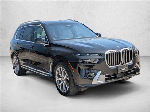 Used 2024 BMW X7 xDrive40i w/ Premium Package AWD/4WD image 3