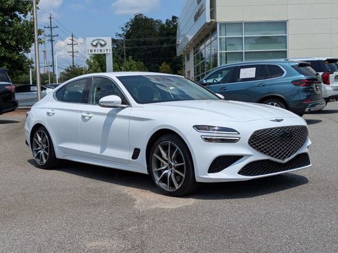Used 2025 Genesis G70 2.5T RWD image 2
