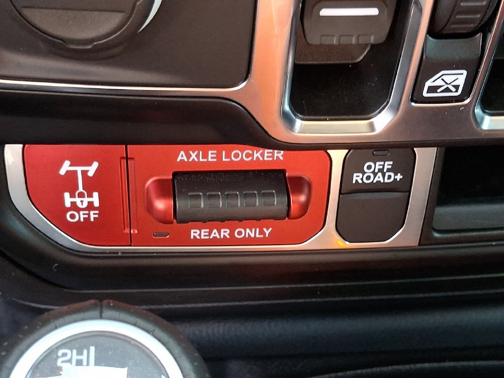 Used 2022 Jeep Gladiator Mojave w/ Cold Weather Group AWD/4WD image 22