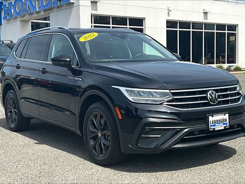 Used 2022 Volkswagen Tiguan SE w/ Panoramic Sunroof Package AWD/4WD image 11