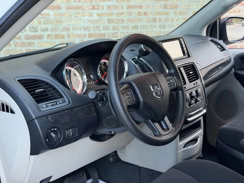 Used 2019 Dodge Grand Caravan SE image 30