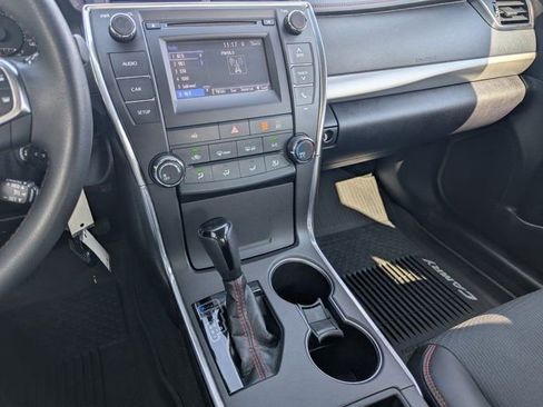 Used 2017 Toyota Camry SE image 24