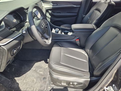 New 2025 Jeep Grand Cherokee Limited image 11