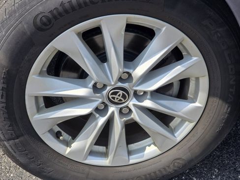 Certified 2022 Toyota Corolla Cross LE AWD/4WD image 7