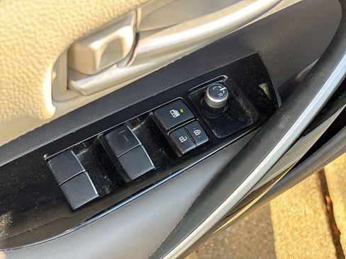 Used 2020 Toyota Corolla XLE FWD image 14