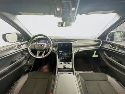 New 2025 Jeep Grand Cherokee L Altitude image 9