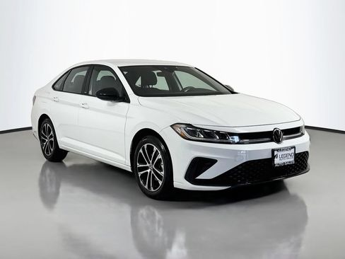 Used 2025 Volkswagen Jetta Sport FWD image 4