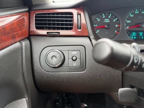 Used 2010 Chevrolet Impala LS FWD image 22
