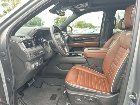 Used 2023 GMC Yukon Denali Ultimate AWD/4WD image 16