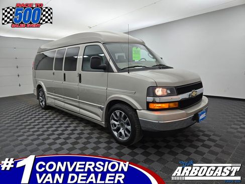 Used 2023 Chevrolet Express 2500 Extended RWD image 1