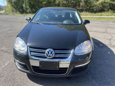 Used 2010 Volkswagen Jetta Limited Edition image 3