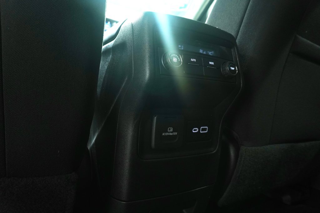 Used 2020 GMC Acadia SLE w/ Driver Convenience Package FWD image 16