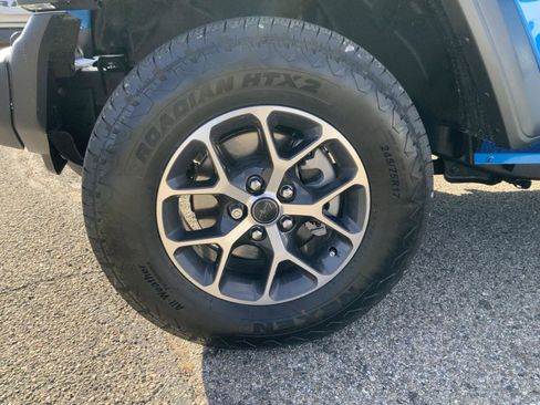 Used 2025 Jeep Wrangler Sport image 16