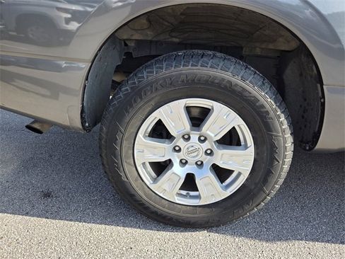 Used 2017 Nissan Titan SV image 22