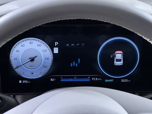 Used 2025 Hyundai Elantra SEL image 17