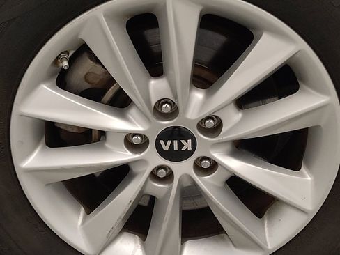 Used 2020 Kia Sorento FWD V6 image 31