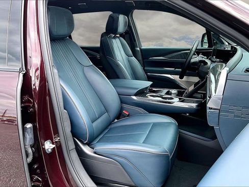 Certified 2025 Cadillac Escalade IQ Luxury 2 w/ LPO, Premium Carpet Package AWD/4WD image 30