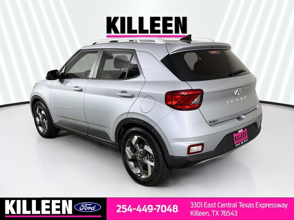 Used 2022 Hyundai Venue SEL FWD image 7