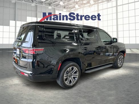 Used 2025 Jeep Wagoneer 4WD image 5