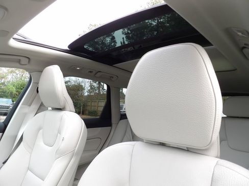 Certified 2024 Volvo XC60 B5 Plus w/ Climate Package image 17