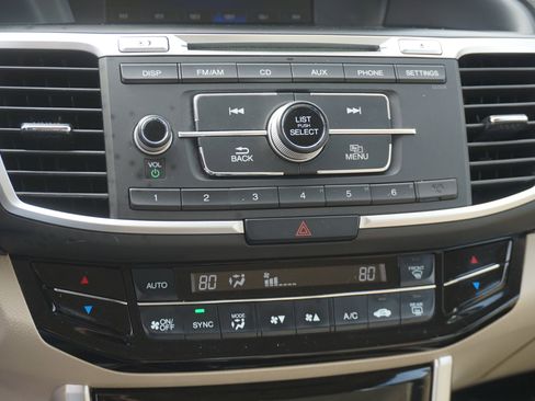 Used 2017 Honda Accord LX image 18