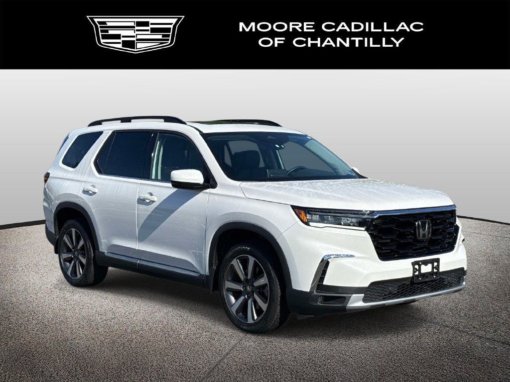 Used 2024 Honda Pilot Touring image 1