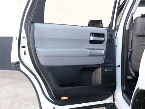 Used 2018 Toyota Sequoia Limited image 24