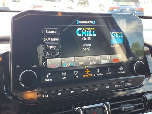 Used 2025 Nissan Pathfinder SL AWD/4WD image 30