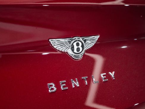 Used 2025 Bentley Bentayga image 15