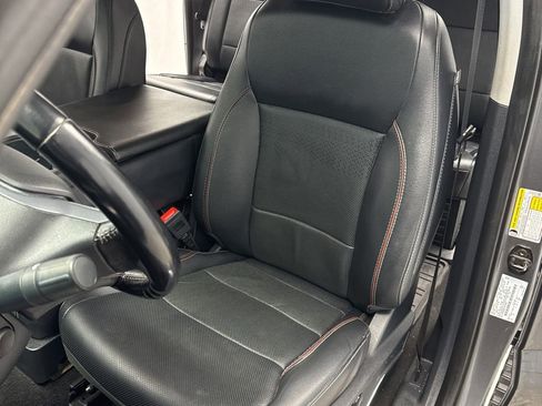 Used 2023 Ford F350 Lariat w/ Chrome Package image 12