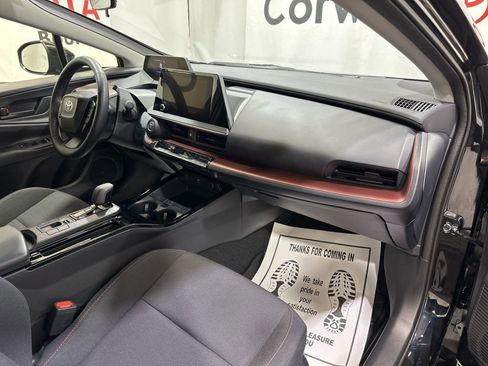 Used 2025 Toyota Prius Plug-In Hybrid image 13