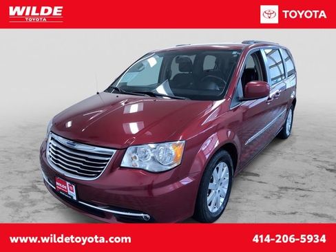 Used 2015 Chrysler Town & Country Touring FWD image 1