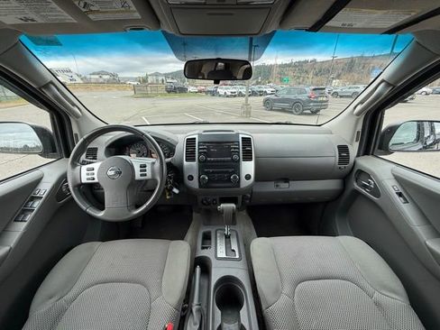 Used 2014 Nissan Frontier SV image 10