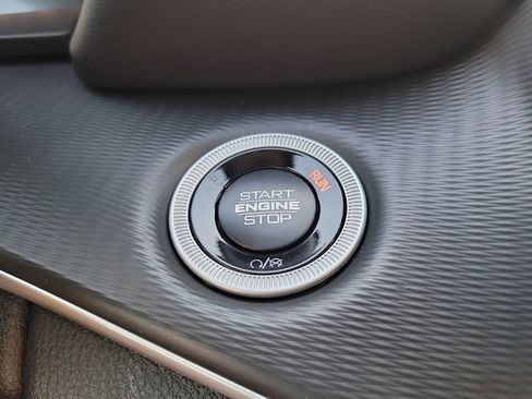 New 2025 Jeep Grand Cherokee Altitude image 28