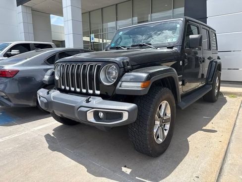 Used 2018 Jeep Wrangler Unlimited Sahara AWD/4WD image 2