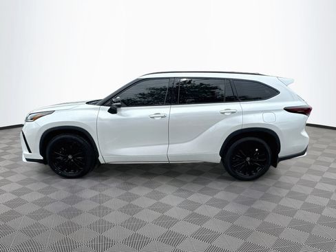 Used 2024 Toyota Highlander XSE FWD image 9