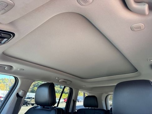 Used 2022 Jeep Grand Cherokee Limited 4xe image 16