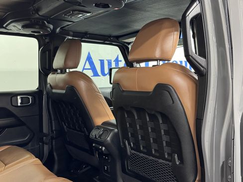 Used 2021 Jeep Wrangler Unlimited Rubicon image 16