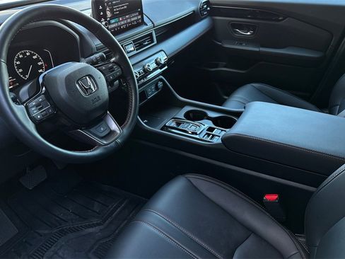 Used 2025 Honda Pilot TrailSport image 10